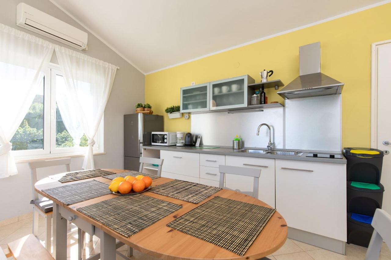 Apartment Portapisana Just 50M From The Beach Krk Town Exterior foto